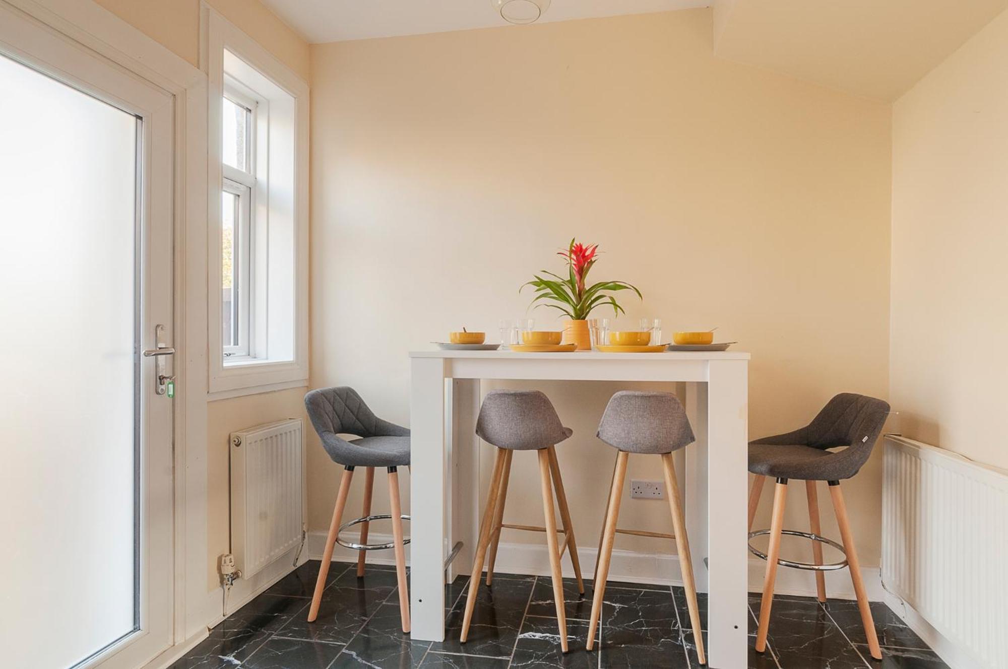 2 Bed Property, Sleeps 5, Free Parking, Near City Centre EDI Buitenkant foto